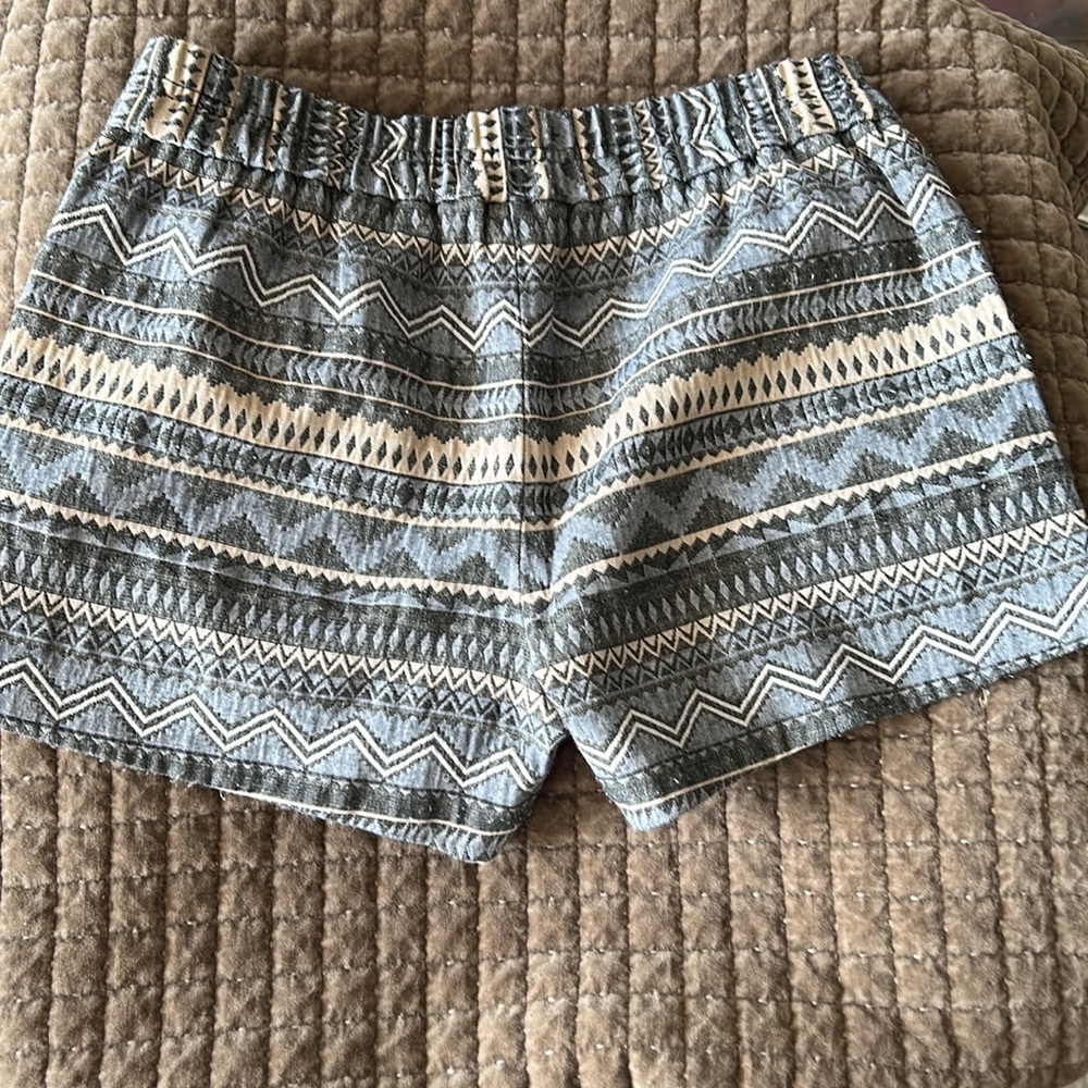 Multicolor shorts w/pockets - Picture 2 of 2